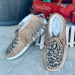 Gypsy Jazz Sherpa Leopard Suede Fringe Shoes 8